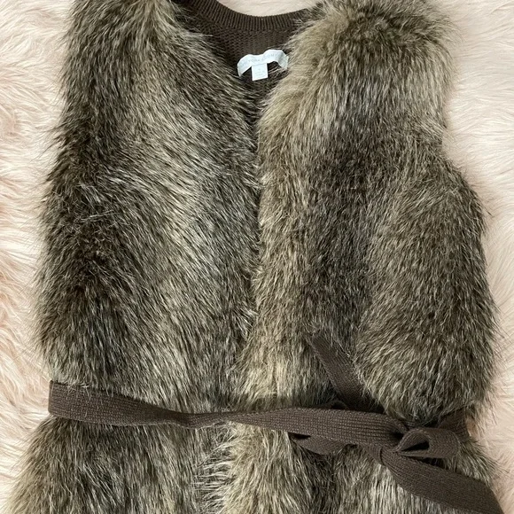 Faux Fur & Sweater Vest Brown - Picture 1 of 2